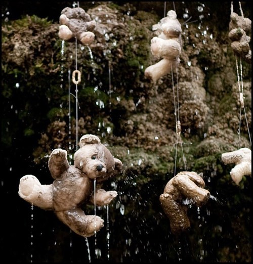 Kỳ lạ: Hang động biến mọi thứ thành đá - ảnh 3