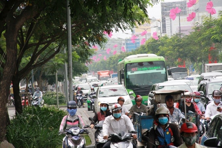 Kẹt xe và ‘gỡ nút’ ở cửa ngõ sân bay Tân Sơn Nhất - ảnh 2