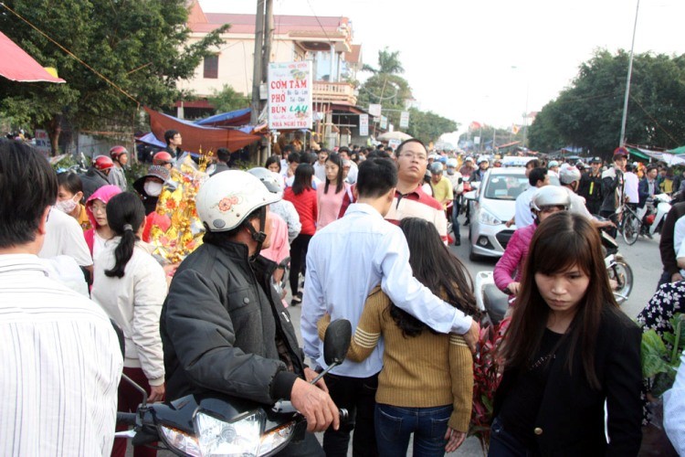 Chợ Viềng: Nghẹt thở đi chợ cầu may - ảnh 4