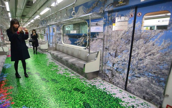 Những chuyến tàu điện có một không hai ở Seoul - Ảnh 1. Những chuyến tàu điện có một không hai ở Seoul - Ảnh 1.