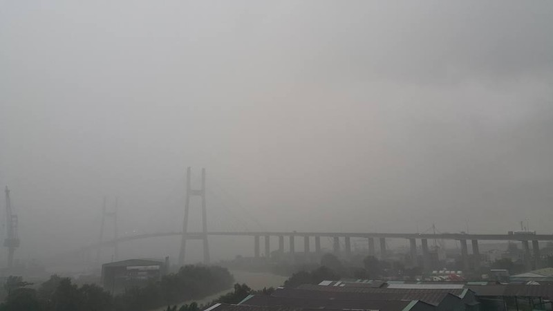 Mây đen kịt ngay từ 6h30 sáng. Ảnh ĐL