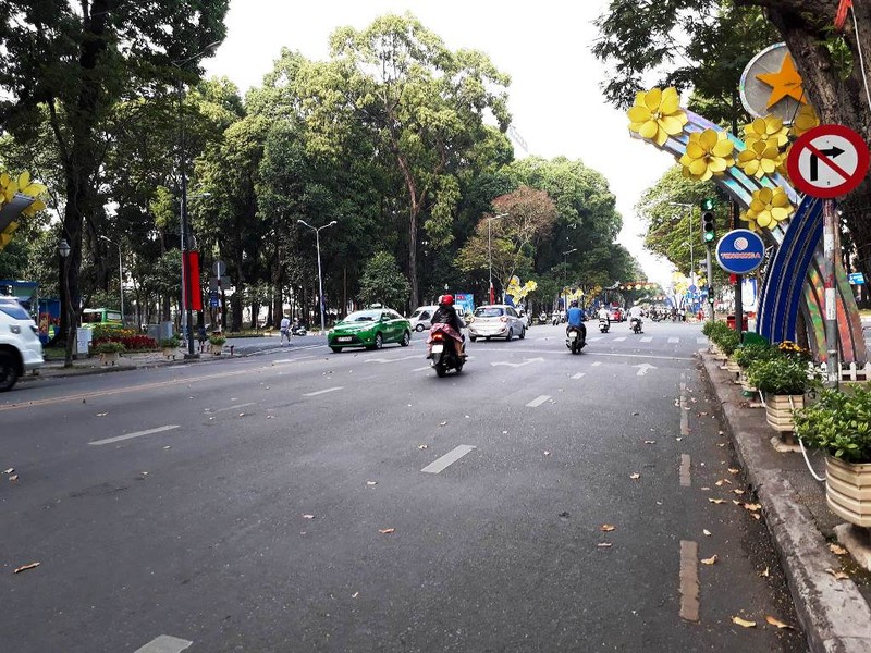 Đường Lê Duẩn vắng hoe