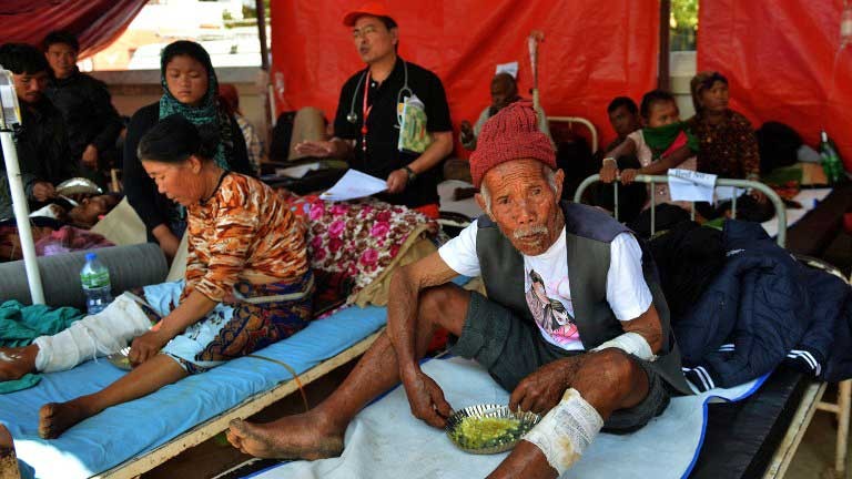 Thảm họa Nepal: Vẫn miệt mài phá băng tuyết tìm xác - ảnh 2