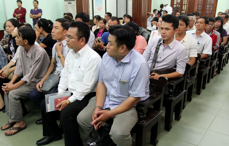 TP.HCM: Người dân bỏ việc đi đổi lại CMND 12 số - ảnh 7