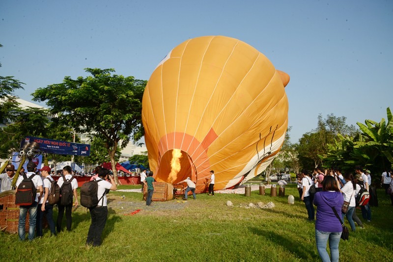 500 người bay cùng khinh khí cầu trong ngày Hữu nghị quốc tế - ảnh 2