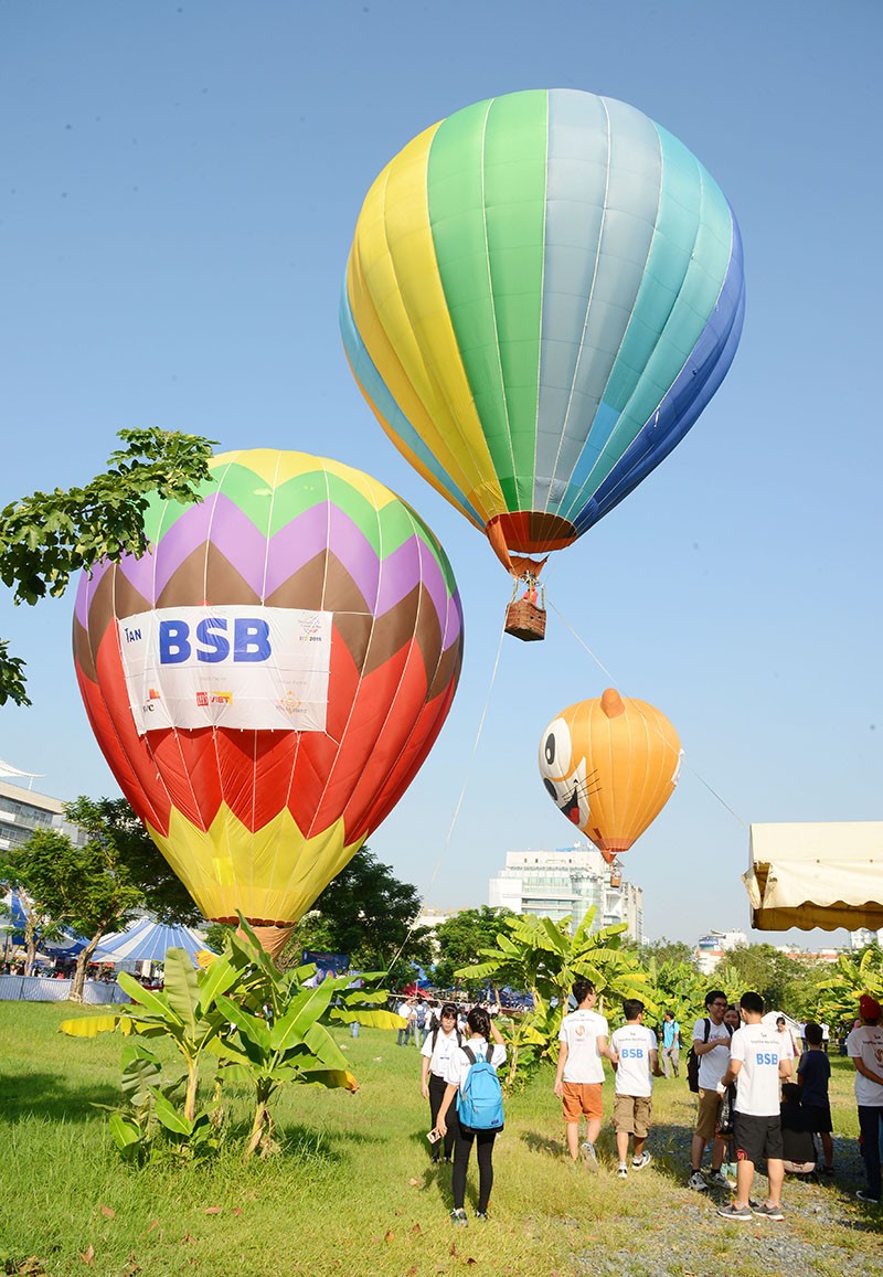 500 người bay cùng khinh khí cầu trong ngày Hữu nghị quốc tế - ảnh 5