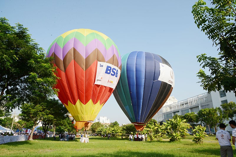 500 người bay cùng khinh khí cầu trong ngày Hữu nghị quốc tế - ảnh 3