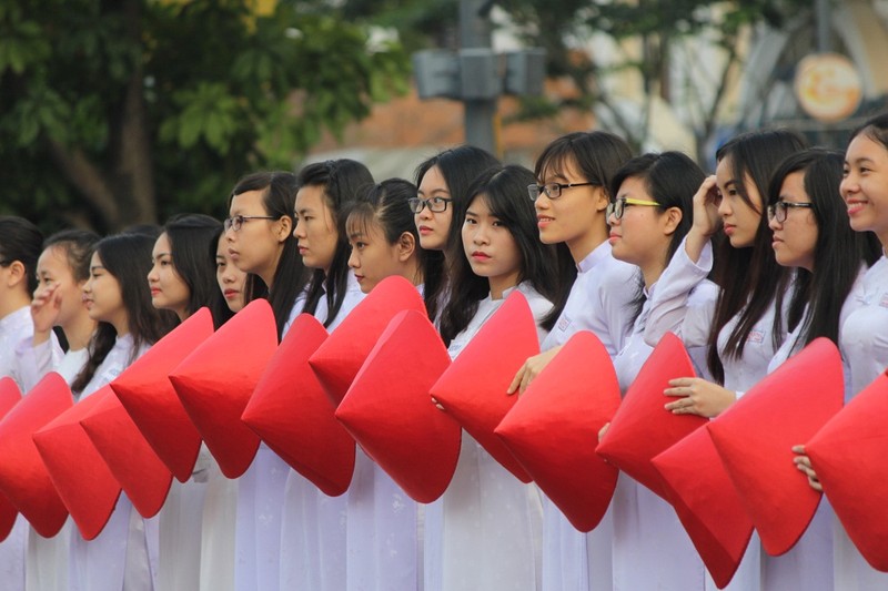 Hơn 3.000 người đồng diễn  áo dài 'Tôi yêu Việt Nam' - ảnh 15