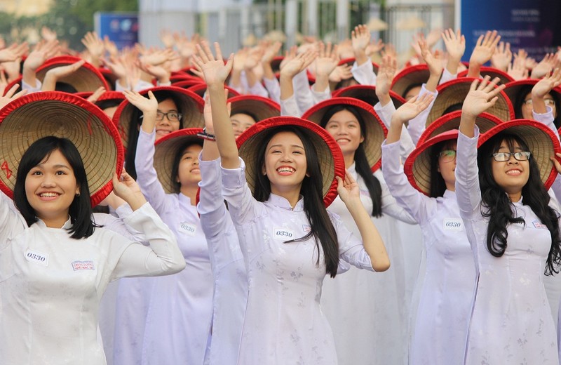 Hơn 3.000 người đồng diễn  áo dài 'Tôi yêu Việt Nam' - ảnh 9