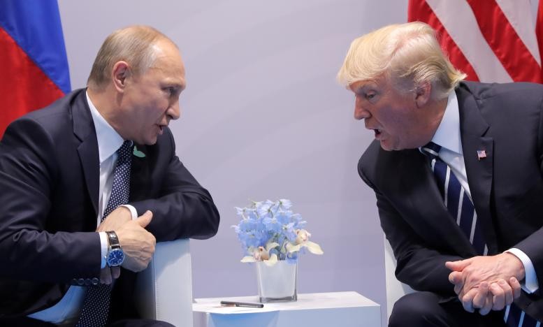 Hai ông Putin (trái) và Trump được nhận định có "phản ứng hóa học tích cực" trong cuộc gặp đầu tiên. Ảnh: REUTERS