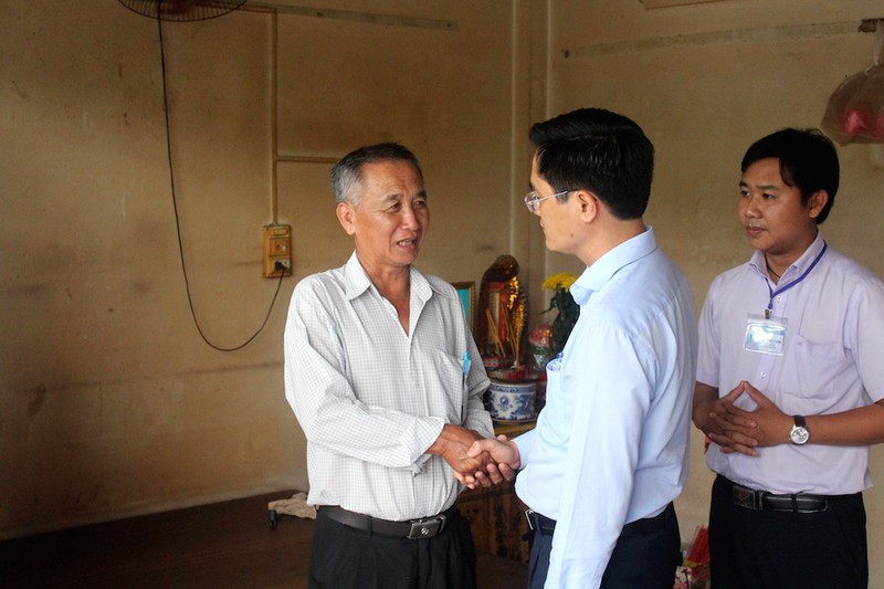 Thăm hỏi, tặng quà nạn nhân, gia đình nạn nhân TNGT - ảnh 3