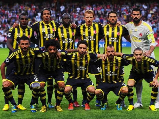 Đội bóng Fenerbahce bị những tay súng tấn công trực diện - ảnh 1