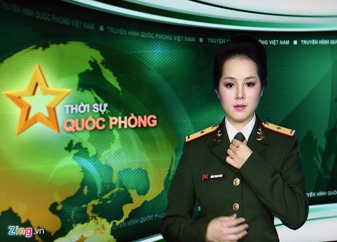 MC xinh đẹp trong màu áo lính