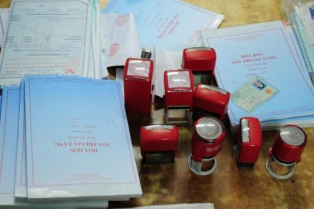 Triệt phá đường dây mua bán hóa đơn khống giá trị lớn - ảnh 2