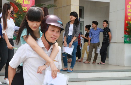 Chuyện 'vui - độc - lạ' trong ngày thi THTP quốc gia 2016 - ảnh 3