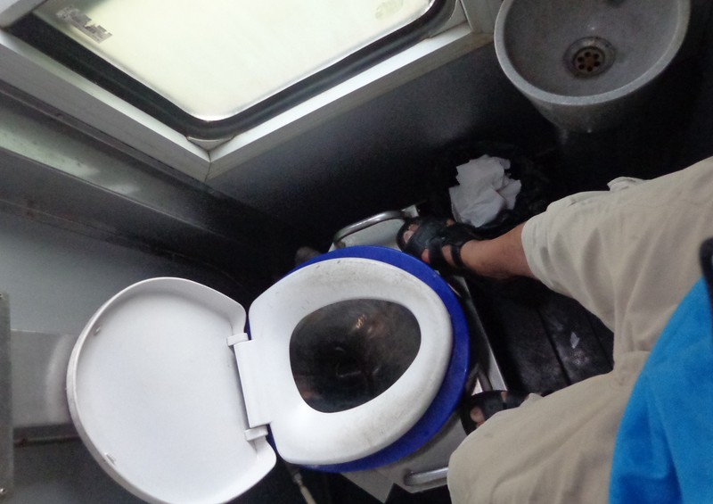 Chùm ảnh: Đường sắt đổi mới bắt đầu từ... cái toilet - ảnh 8