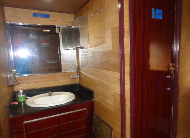 Chùm ảnh: Đường sắt đổi mới bắt đầu từ... cái toilet - ảnh 7