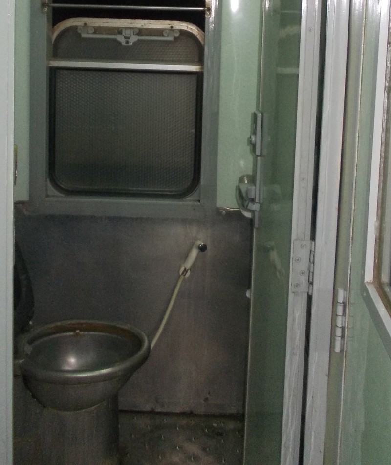 Chùm ảnh: Đường sắt đổi mới bắt đầu từ... cái toilet - ảnh 4