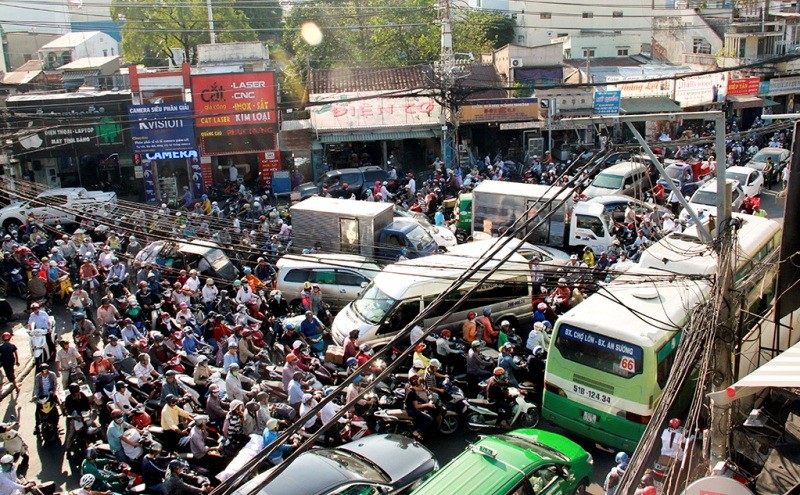 CSGT lên kịch bản để tập trung giải quyết các ùn ứ do tai nạn, sự cố nhằm tránh gây kẹt xe kéo dài. Ảnh: MP 1