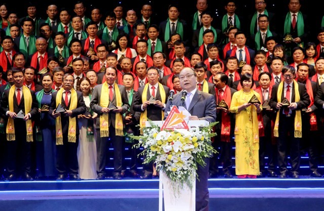 Phó thủ tướng trao giải thưởng Sao vàng đất Việt 2015 - ảnh 2