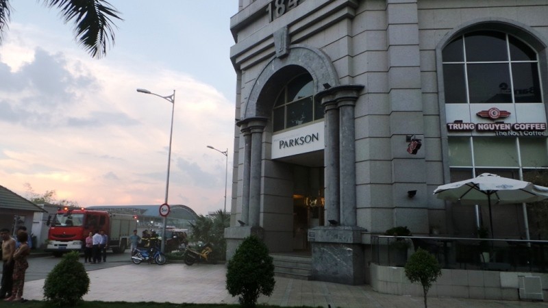Cháy ở khu căn hộ cao cấp, hàng trăm người di tản - ảnh 3