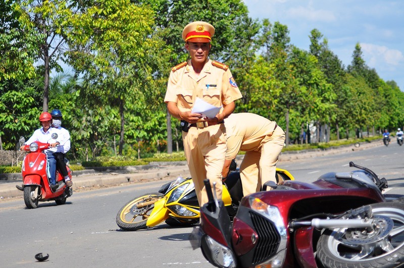 Tai nạn liên hoàn trên đại lộ Mai Chí Thọ làm hai người thương vong - ảnh 2