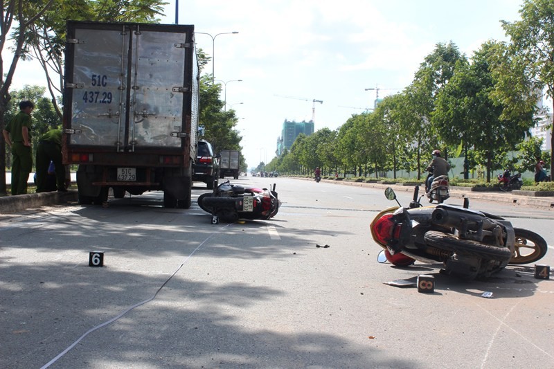 Tai nạn liên hoàn trên đại lộ Mai Chí Thọ làm hai người thương vong - ảnh 1
