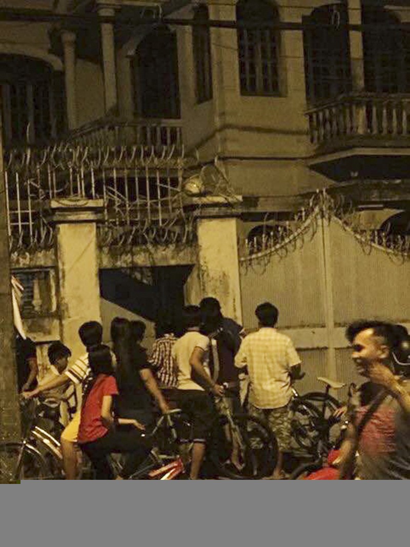 Người đàn ông khốn khổ vì lời đồn ngôi nhà bị ma ám - ảnh 2
