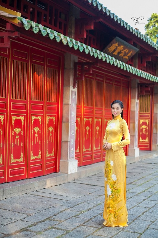 Hoa khôi Phương Thảo dùng bữa với người lạ - ảnh 4