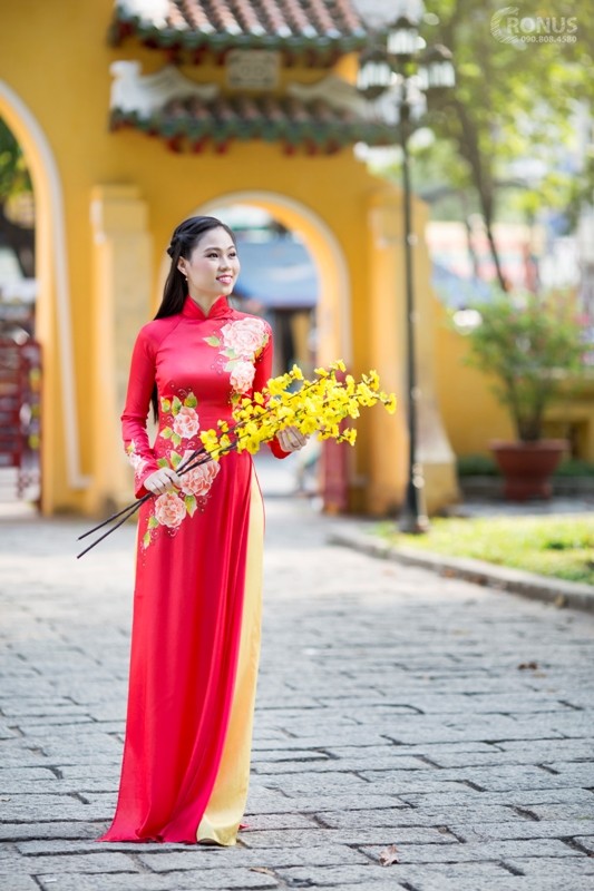 Hoa khôi Phương Thảo dùng bữa với người lạ - ảnh 14