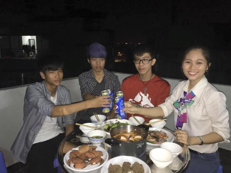 Hoa khôi Phương Thảo dùng bữa với người lạ - ảnh 2