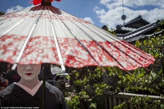 Hé lộ cuộc sống của những Geisha hiện đại qua ảnh