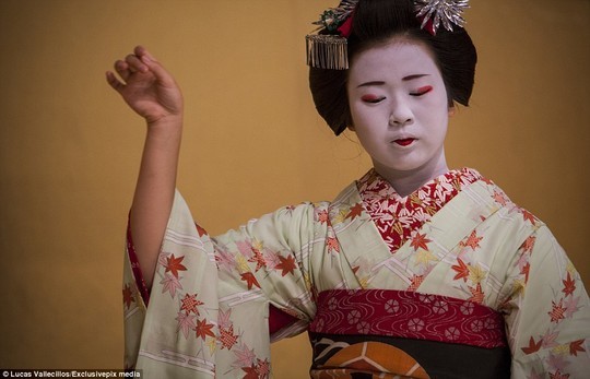Hé lộ cuộc sống của những Geisha hiện đại qua ảnh