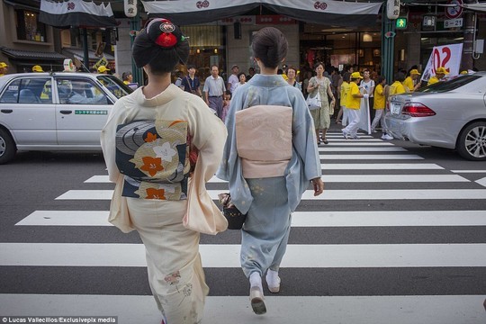 Hé lộ cuộc sống của những Geisha hiện đại qua ảnh
