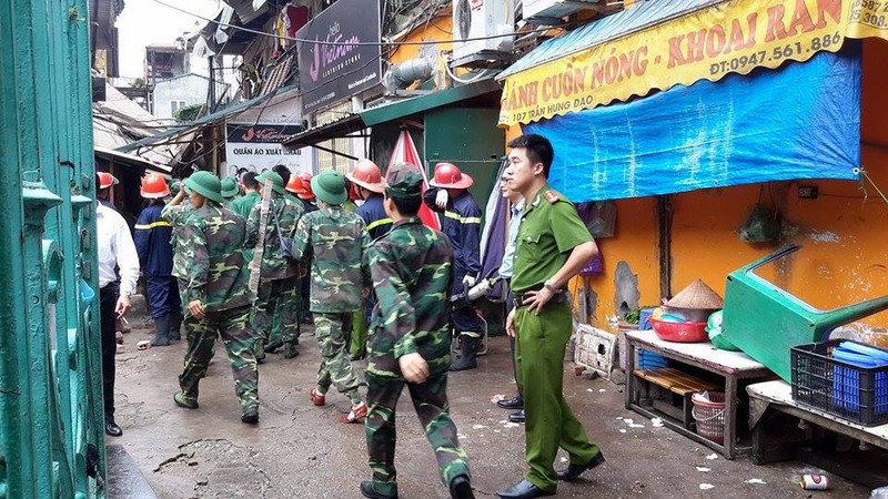 Chùm ảnh vụ sập tòa biệt thự kiểu Pháp ở Hà Nội - ảnh 6
