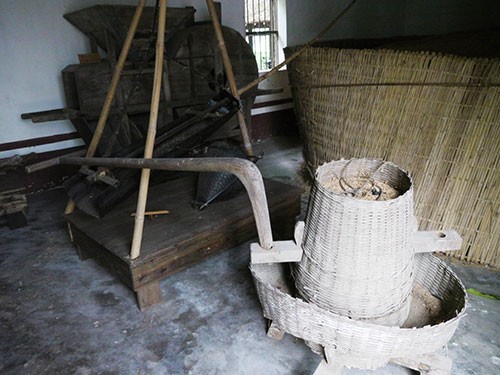Nơi lưu giữ nhiều nông cụ xa xưa trên dải đất miền Trung - ảnh 1