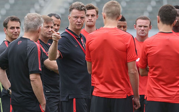 Van Gaal lo lắng điều gì trước trận derby Manchester? - ảnh 1