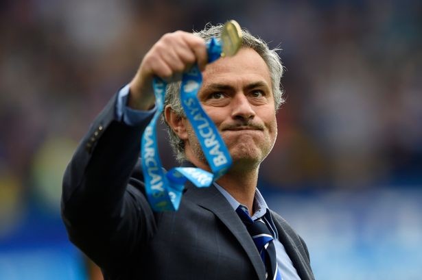 Mourinho hoàn tất cú đúp danh hiệu ở P.L - ảnh 1
