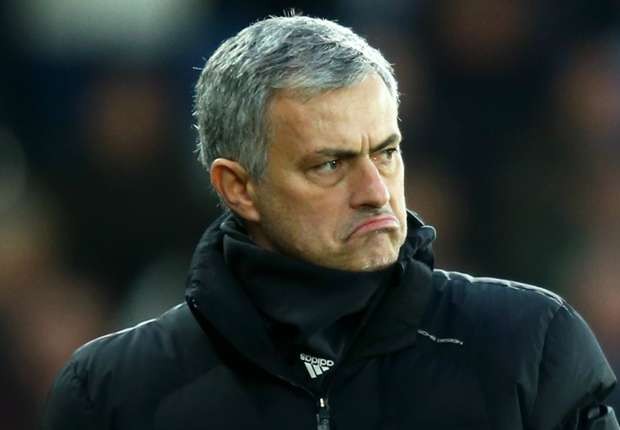 Mourinho ức phát khóc vì có “kẻ đâm lén” - ảnh 1