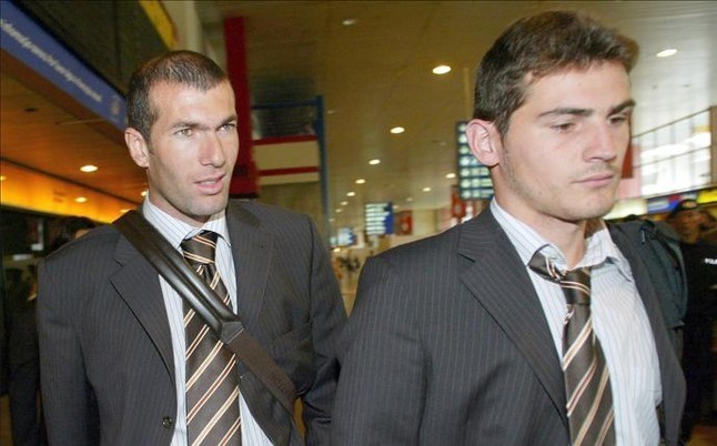 Zidane gọi điện mời Casillas về Real - ảnh 1