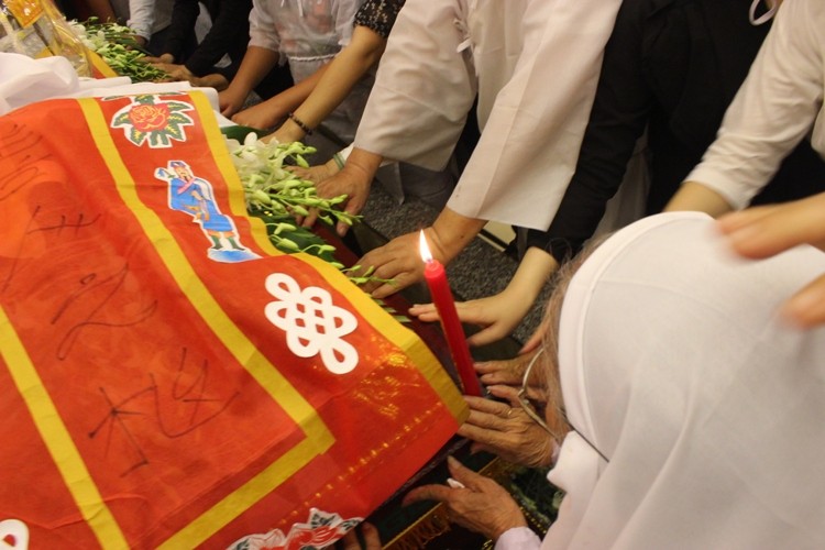 Đưa nhạc sĩ ‘Hà Nội- Niềm tin và hy vọng’ về nơi an nghỉ cuối cùng - ảnh 5