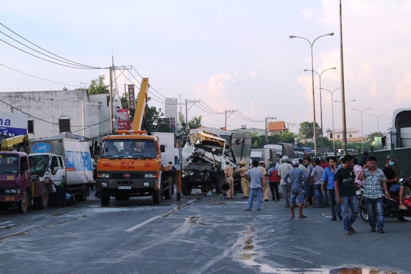 Năm người bị thương, bảy xe móp méo vì tai nạn liên hoàn - ảnh 6