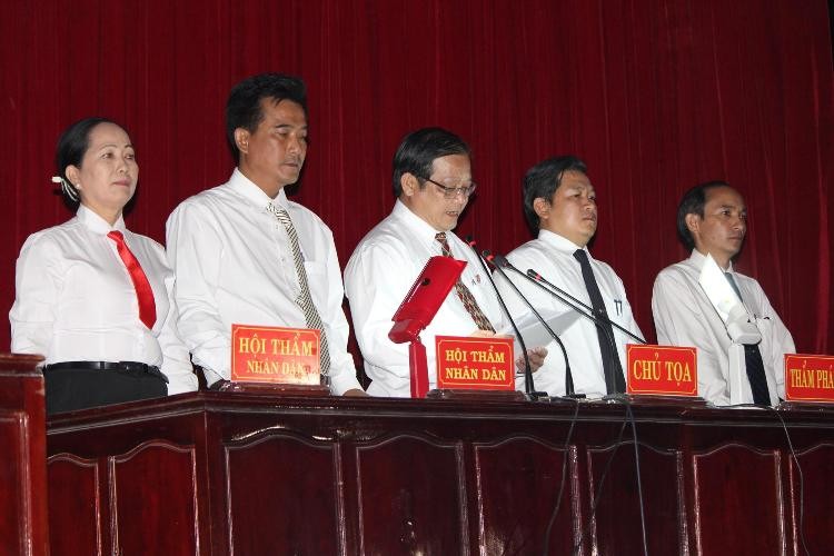 Xử vụ thảm sát Bình Phước: Dương, Tiến lãnh án tử, Thoại 16 năm tù - ảnh 1