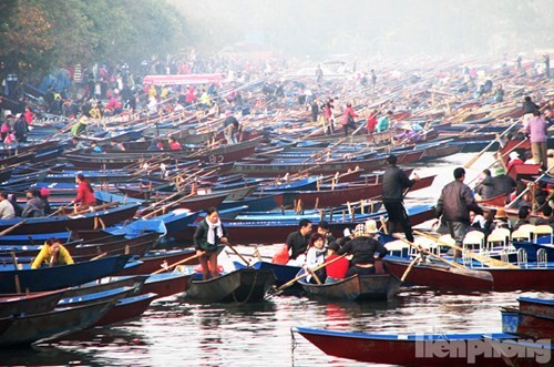 Chùa Hương chưa khai hội, du khách đã chen chân - ảnh 6