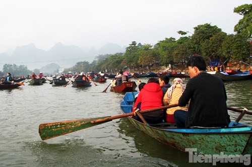 Chùa Hương chưa khai hội, du khách đã chen chân - ảnh 7