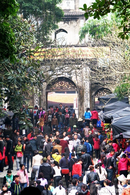 Chùa Hương chưa khai hội, du khách đã chen chân - ảnh 2