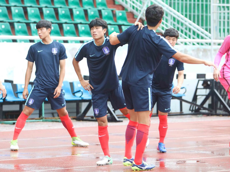 U-23 Hàn Quốc cự cãi trên sân Thống Nhất - ảnh 10