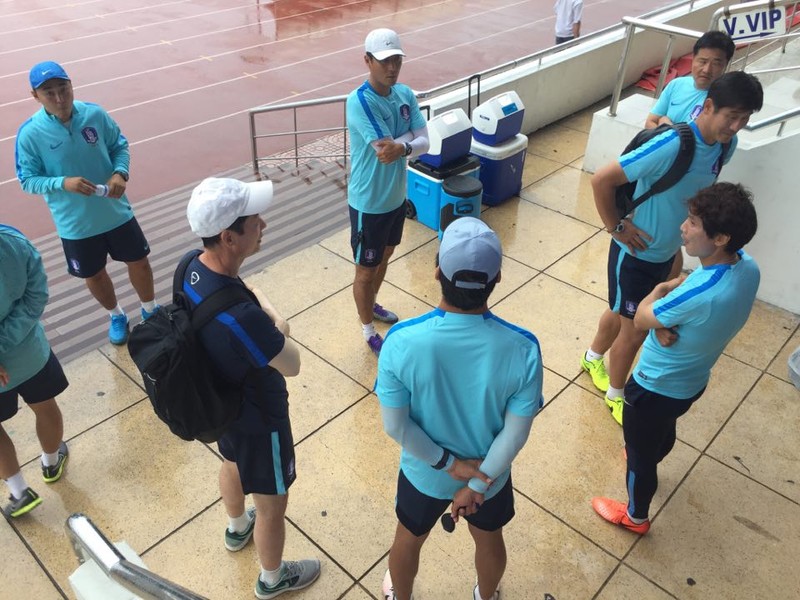 U-23 Hàn Quốc cự cãi trên sân Thống Nhất - ảnh 9