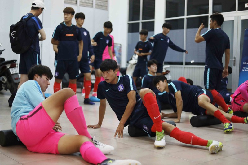 U-23 Hàn Quốc cự cãi trên sân Thống Nhất - ảnh 5
