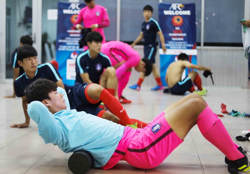 U-23 Hàn Quốc cự cãi trên sân Thống Nhất - ảnh 4